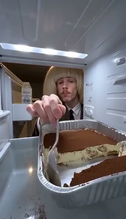 Solo snacker reference scene